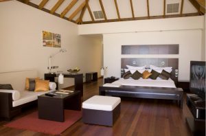 Jacuzzi Water Villa – Veligandu Island Resort & Spa